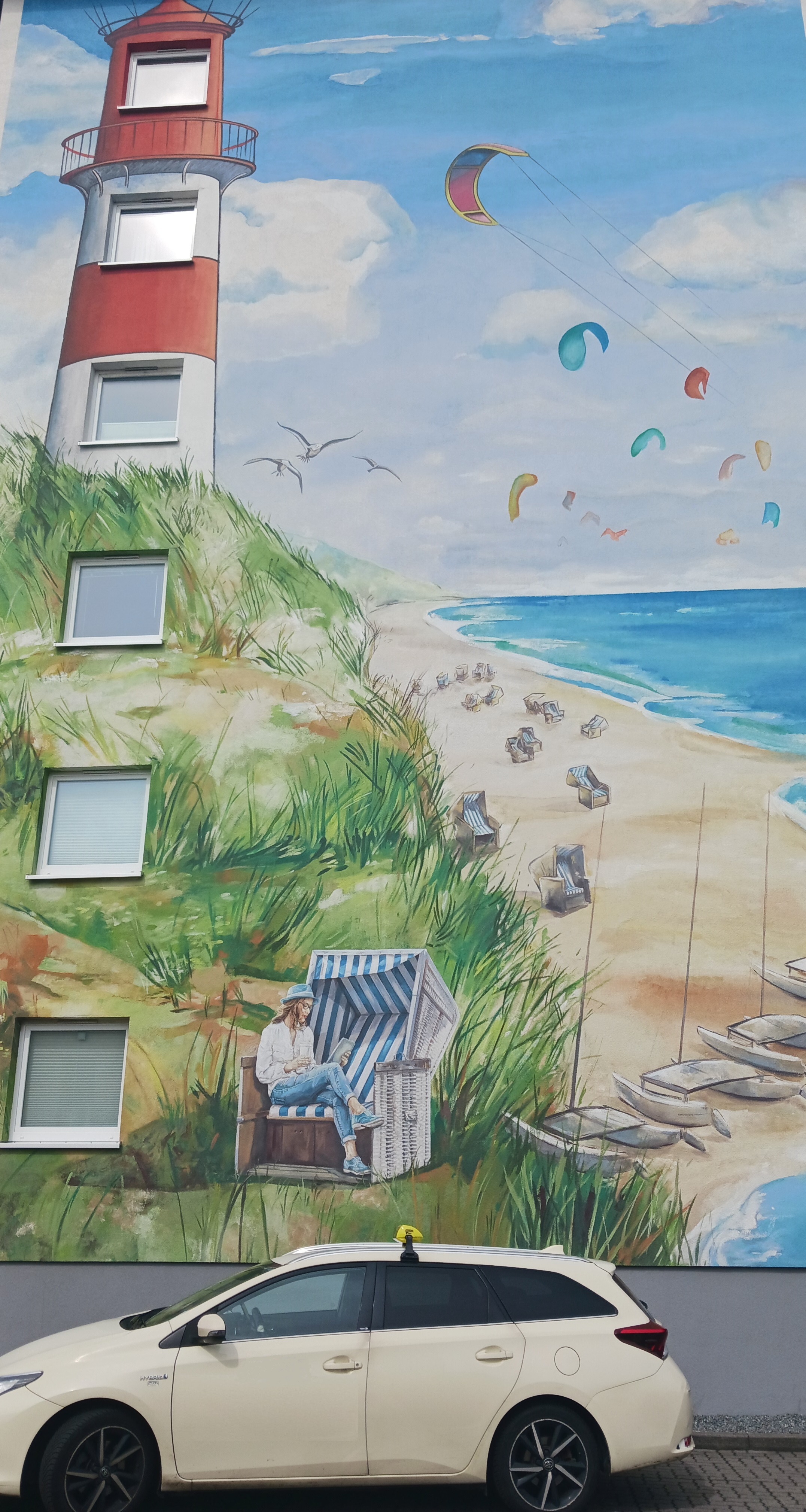 Taxi vor Sylt-Graffiti mit Leuchtturm